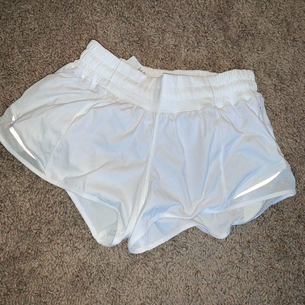 White Lululemon hotty hot short 2.5”